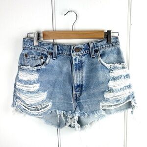 Vintage Levi’s Distressed High Rise Denim Shorts | Light Wash Cutoffs Size 27